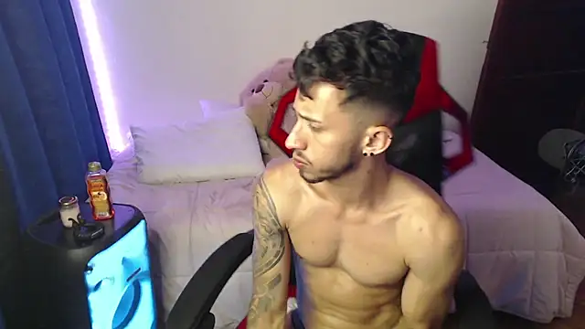 Snapshot of stevenSEX123 chatting on December 24, 5:27 am stevenSEX123 online show from December 24, 5:27 am