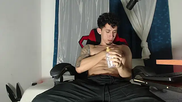 Snapshot of stevenSEX123 chatting on October 26, 4:58 am stevenSEX123 online show from October 26, 4:58 am