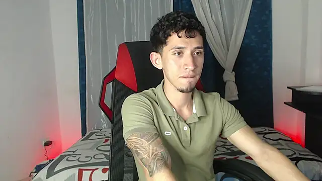 Snapshot of stevenSEX123 chatting on September 21, 5:18 am stevenSEX123 online show from September 21, 5:18 am