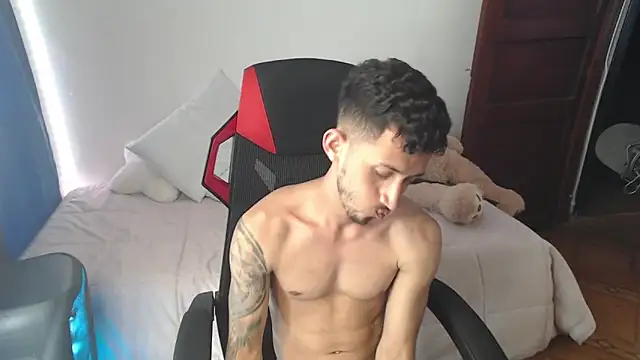 Snapshot of stevenSEX123 chatting on December 18, 10:24 pm stevenSEX123 online show from December 18, 10:24 pm