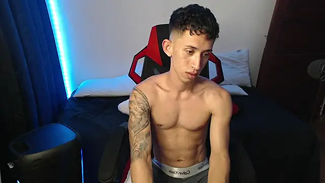 Snapshot of stevenSEX123 chatting on January 6, 12:16 am stevenSEX123 online show from January 6, 12:16 am