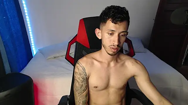 Snapshot of stevenSEX123 chatting on January 1, 9:31 pm stevenSEX123 online show from January 1, 9:31 pm