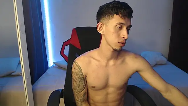 Snapshot of stevenSEX123 chatting on February 28, 4:43 am stevenSEX123 online show from February 28, 4:43 am