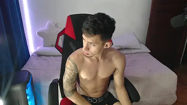 Snapshot of stevenSEX123 chatting on January 29, 11:35 pm stevenSEX123 online show from January 29, 11:35 pm