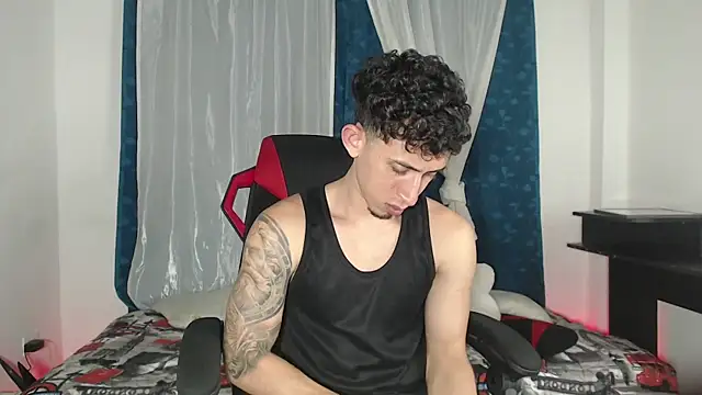 Snapshot of stevenSEX123 chatting on September 28, 6:11 am stevenSEX123 online show from September 28, 6:11 am