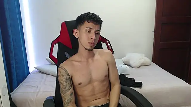 Snapshot of stevenSEX123 chatting on March 1, 4:47 am stevenSEX123 online show from March 1, 4:47 am