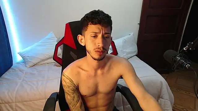 Snapshot of stevenSEX123 chatting on December 3, 4:02 am stevenSEX123 online show from December 3, 4:02 am