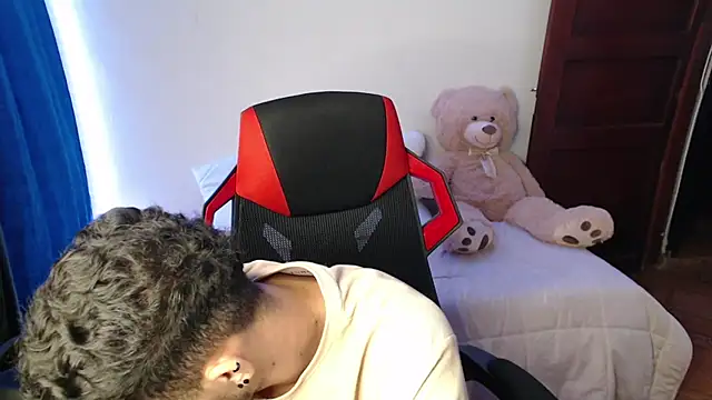 Snapshot of stevenSEX123 chatting on December 13, 10:45 pm stevenSEX123 online show from December 13, 10:45 pm