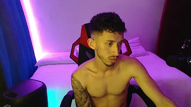 Snapshot of stevenSEX123 chatting on December 29, 11:08 pm stevenSEX123 online show from December 29, 11:08 pm