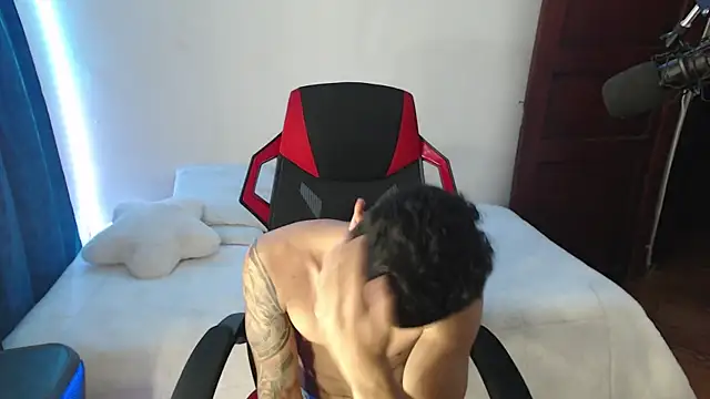 Snapshot of stevenSEX123 chatting on January 23, 3:48 am stevenSEX123 online show from January 23, 3:48 am