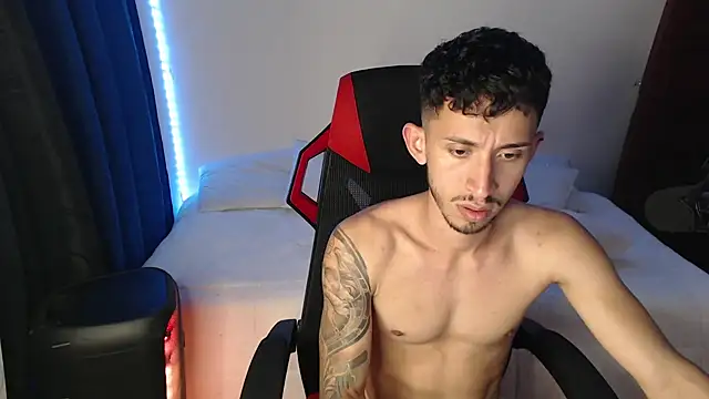 Snapshot of stevenSEX123 chatting on January 1, 1:47 am stevenSEX123 online show from January 1, 1:47 am