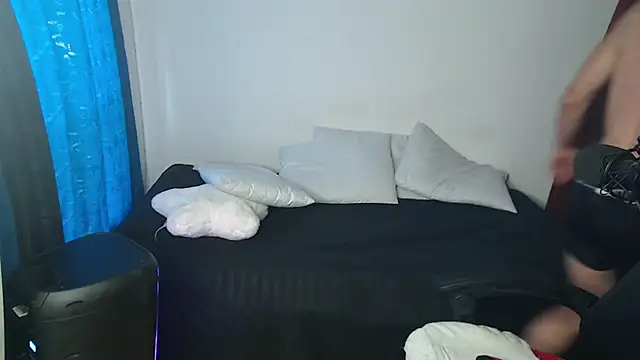 Snapshot of stevenSEX123 chatting on January 4, 7:13 pm stevenSEX123 online show from January 4, 7:13 pm