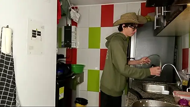 Snapshot of Norehg chatting on October 7, 8:40 am Norehg online show from October 7, 8:40 am