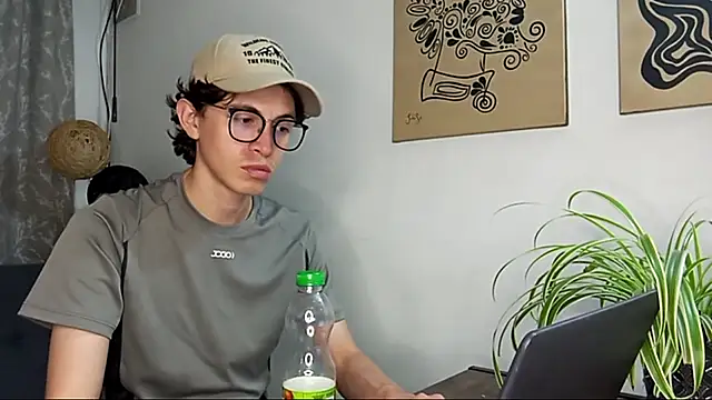 Snapshot of Norehg chatting on October 22, 11:52 pm Norehg online show from October 22, 11:52 pm