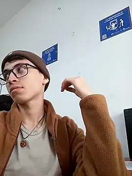 Snapshot of Norehg chatting on February 13, 12:43 pm Norehg online show from February 13, 12:43 pm