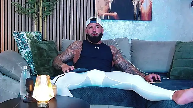 masterkingofmusclee online show from May 12, 7:06 am