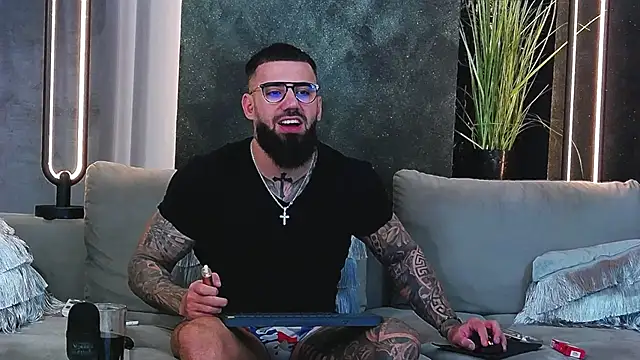 masterkingofmusclee online show from March 13, 10:10 pm