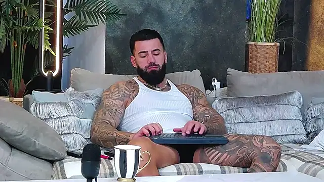 masterkingofmusclee online show from November 14, 9:11 am