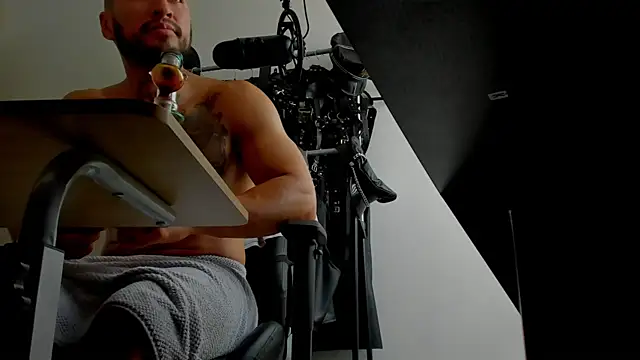 billyMayer  online show from December 8, 8:47 pm