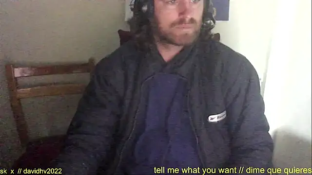 Snapshot of Davidhv2022 chatting on December 24, 2:21 am Davidhv2022 online show from December 24, 2:21 am