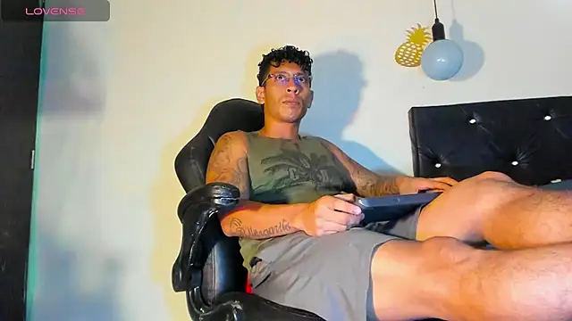 FuckHardlove online show from December 28, 5:25 pm