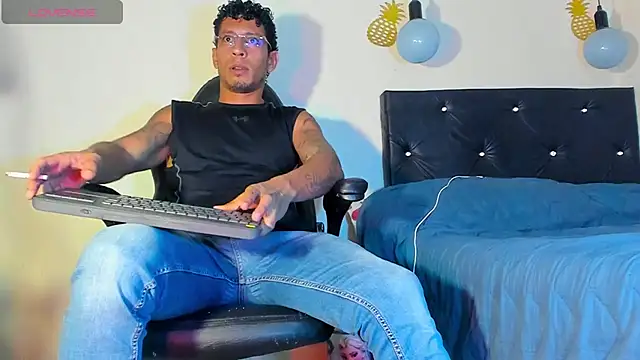 FuckHardlove online show from January 11, 3:44 am