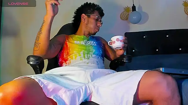 FuckHardlove online show from January 16, 6:37 pm