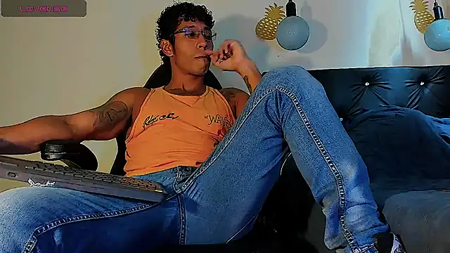 FuckHardlove online show from February 27, 7:15 pm