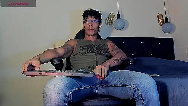 FuckHardlove online show from March 8, 10:45 pm