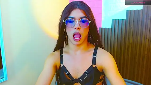 Snapshot of Mike_Nourr chatting on December 15, 10:48 pm Mike Nourr online show from December 15, 10:48 pm