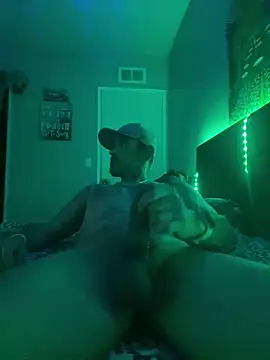 Snapshot of RoodoggXL chatting on January 23, 2:33 am RoodoggXL online show from January 23, 2:33 am