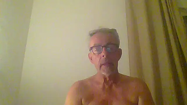 Snapshot of tuggy59 chatting on September 11, 5:17 am tuggy59 online show from September 11, 5:17 am