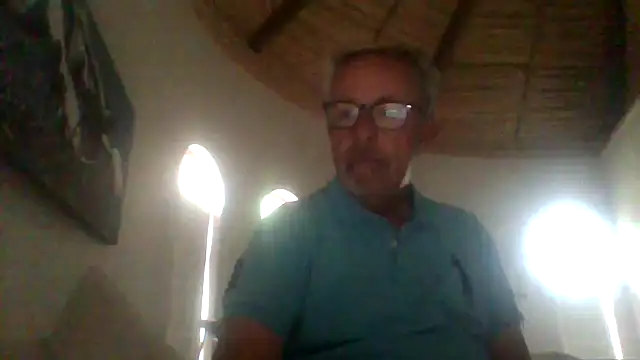 Snapshot of tuggy59 chatting on October 16, 5:04 am tuggy59 online show from October 16, 5:04 am