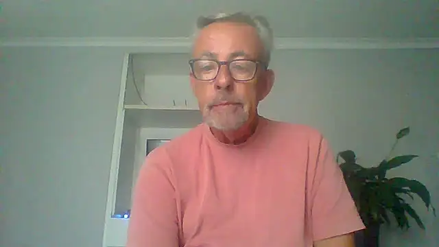 Snapshot of tuggy59 chatting on September 14, 5:31 am tuggy59 online show from September 14, 5:31 am