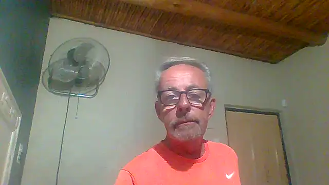 Snapshot of tuggy59 chatting on October 12, 5:45 am tuggy59 online show from October 12, 5:45 am