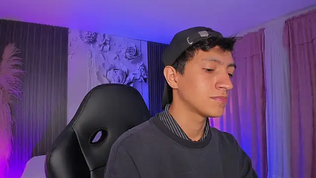 DereckCooperr online show from May 24, 4:40 am