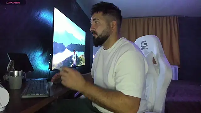 Snapshot of Eduu2322 chatting on October 20, 9:08 pm Eduu2322 online show from October 20, 9:08 pm