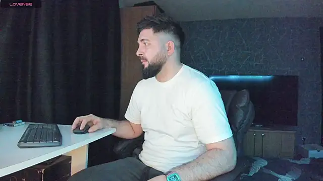 Snapshot of Eduu2322 chatting on January 11, 10:18 pm Eduu2322 online show from January 11, 10:18 pm