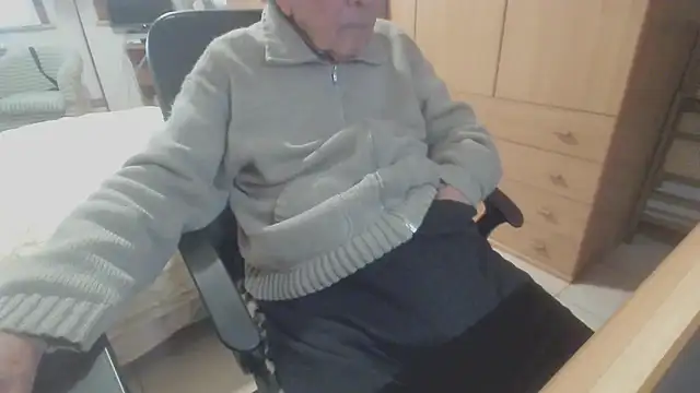 Snapshot of papillonhotofficial chatting on October 5, 8:07 am papillonhotofficial online show from October 5, 8:07 am