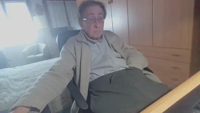 Snapshot of papillonhotofficial chatting on February 23, 9:39 am papillonhotofficial online show from February 23, 9:39 am