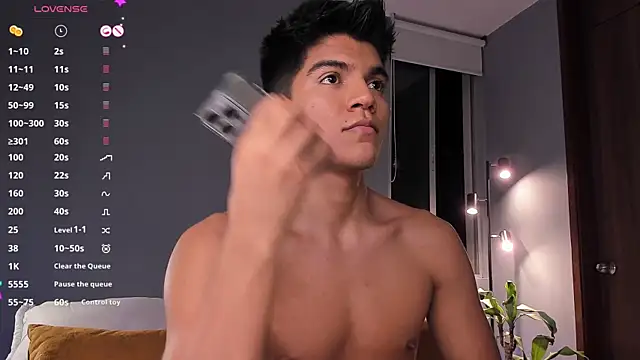 santiago 01 online show from November 6, 12:02 am