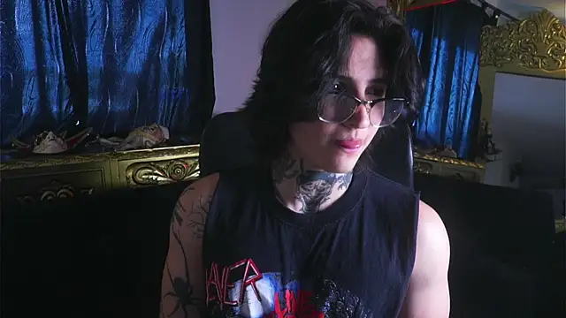Snapshot of dantecoppolaa_ chatting on January 8, 7:56 pm dantecoppolaa  online show from January 8, 7:56 pm
