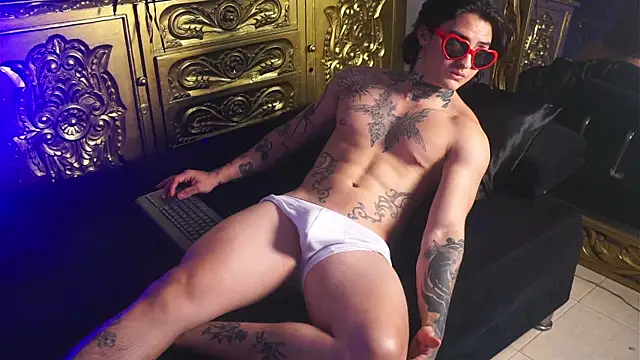 Snapshot of dantecoppolaa_ chatting on February 23, 10:31 pm dantecoppolaa  online show from February 23, 10:31 pm