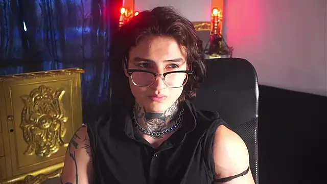 Snapshot of dantecoppolaa_ chatting on March 8, 8:57 pm dantecoppolaa  online show from March 8, 8:57 pm