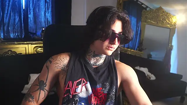 Snapshot of dantecoppolaa_ chatting on February 8, 3:42 pm dantecoppolaa  online show from February 8, 3:42 pm