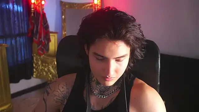 Snapshot of dantecoppolaa_ chatting on March 2, 6:46 pm dantecoppolaa  online show from March 2, 6:46 pm