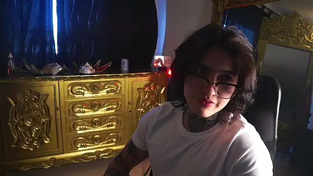 Snapshot of dantecoppolaa_ chatting on January 31, 2:37 am dantecoppolaa  online show from January 31, 2:37 am