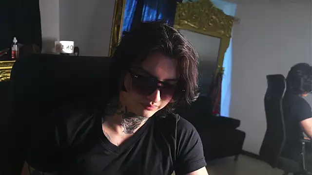 Snapshot of dantecoppolaa_ chatting on February 1, 3:18 pm dantecoppolaa  online show from February 1, 3:18 pm