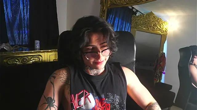 Snapshot of dantecoppolaa_ chatting on December 31, 7:18 pm dantecoppolaa  online show from December 31, 7:18 pm
