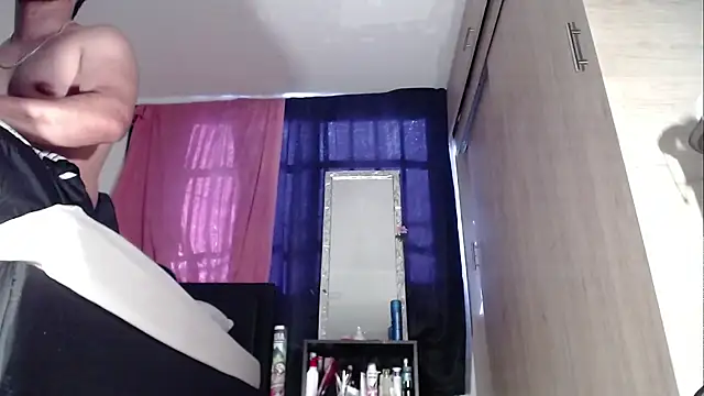 Snapshot of Tommhot chatting on September 10, 8:18 pm Tommhot online show from September 10, 8:18 pm